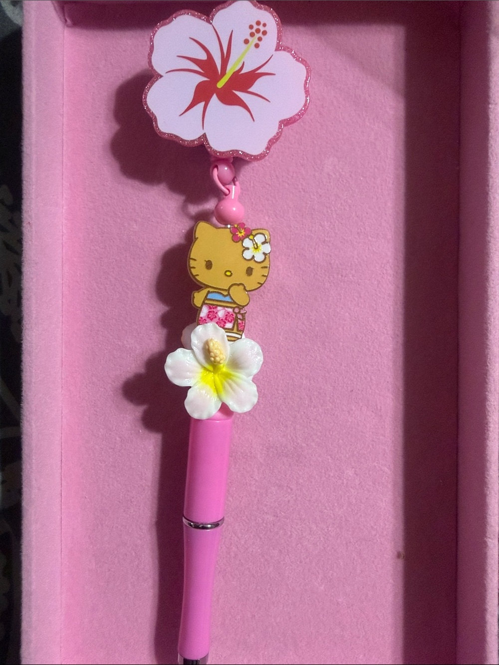 Hibiscus beaded badge reel with HK vacation series bead w/retractable pen